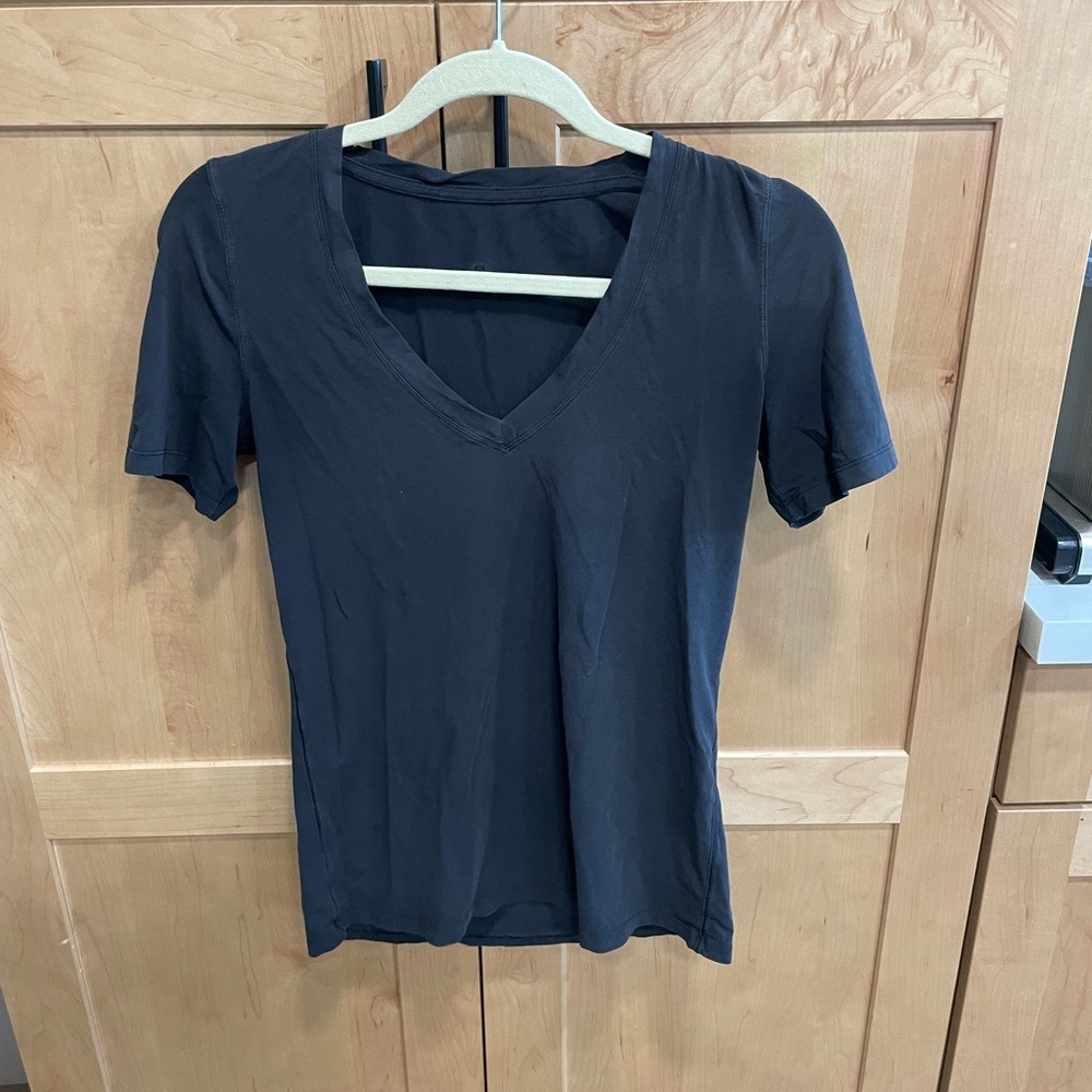 Lululemon black V nexk